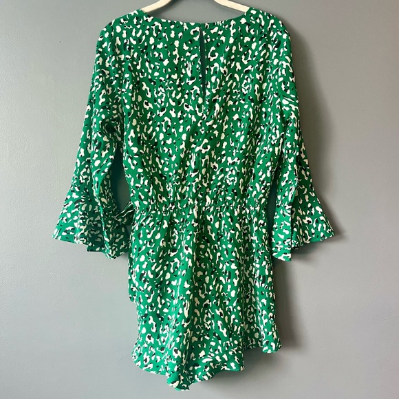 NWOT | Lulu’s Make Moves Green and Black Flounce Sleeve Romper - Picture 6 of 10